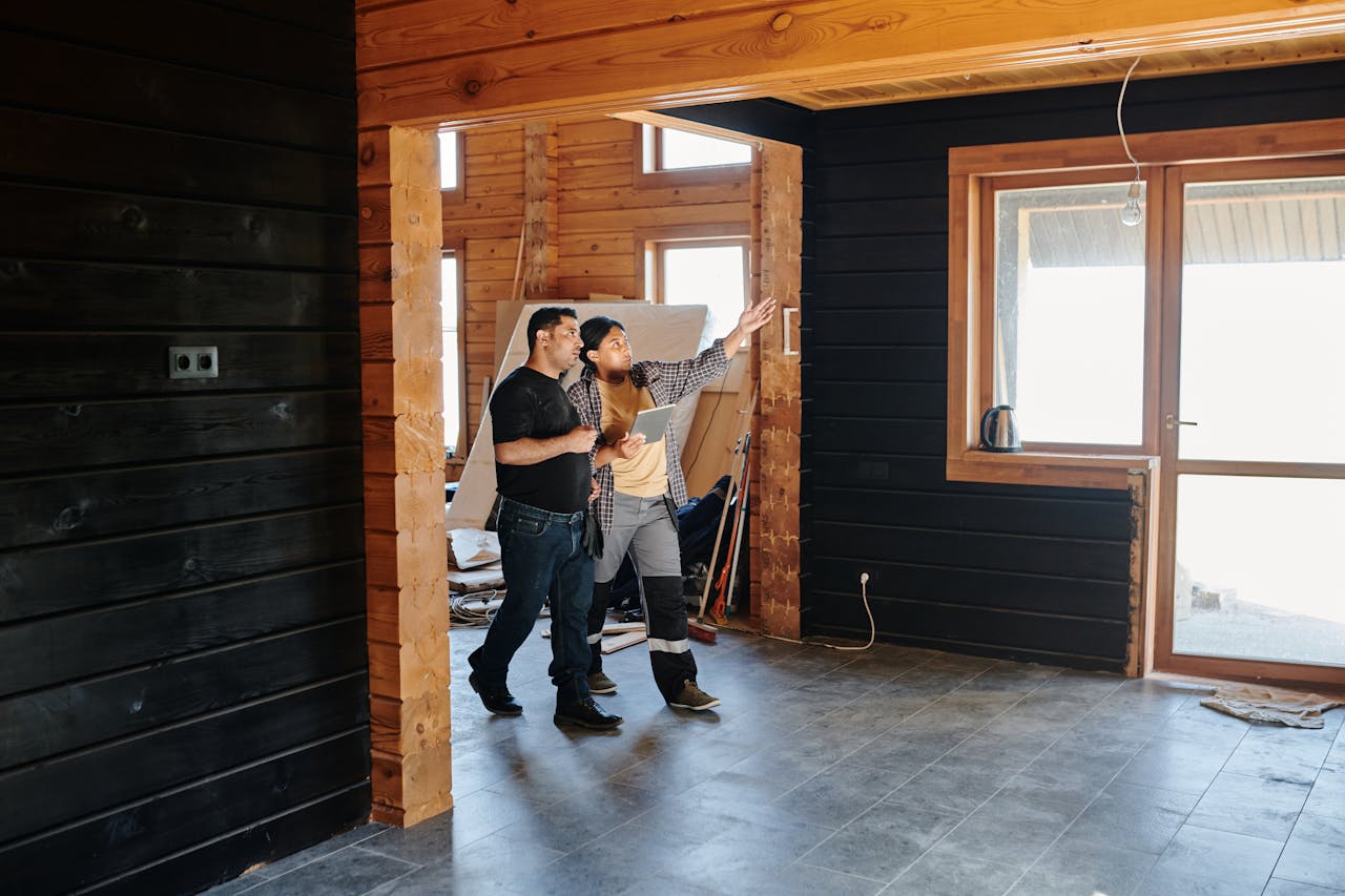 contractor talking to homeowner