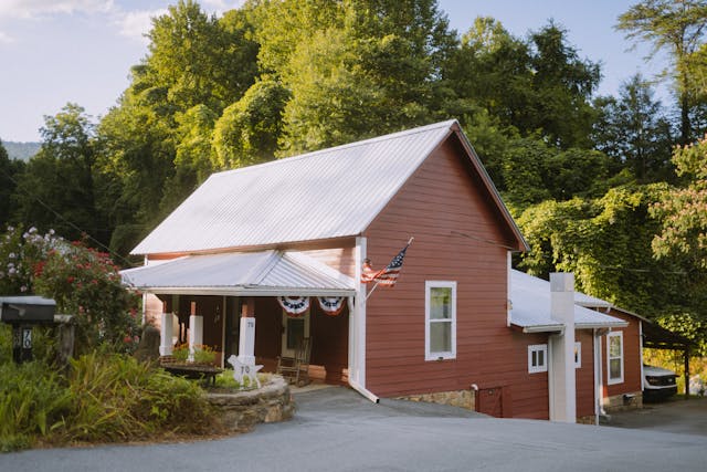 charming red house in clayton georgia countryside